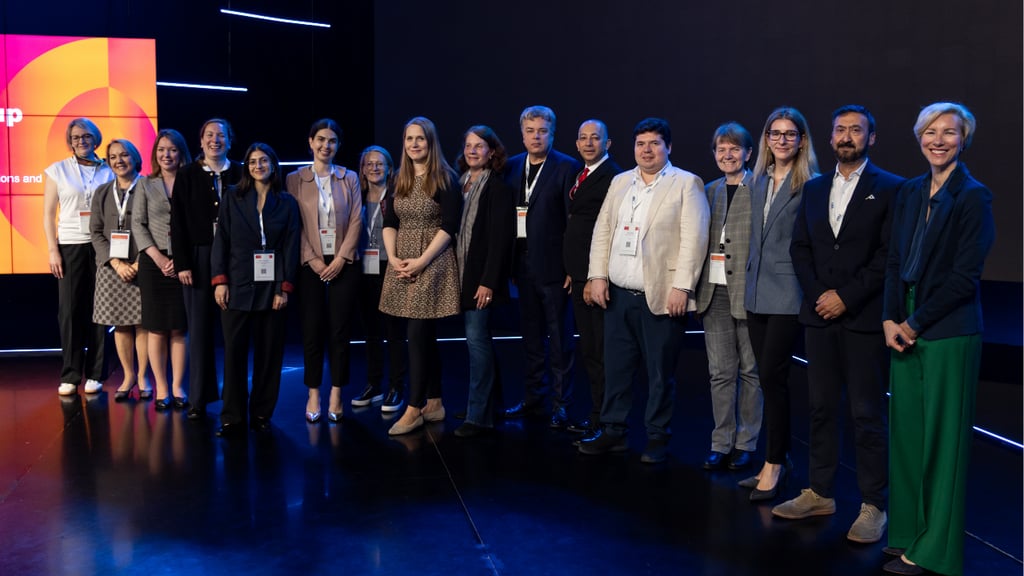 Un nouveau groupe d'experts en relations internationales élu lors de la plénière de Bucarest