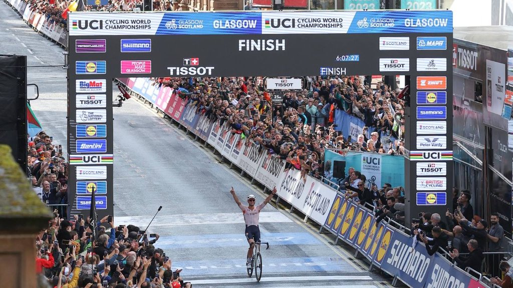 Triumphant cyclist makes it over the finish line!