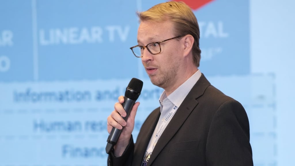 Philippe Keutgen parlant dans un micro
