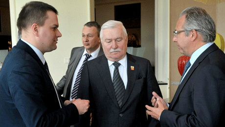 Lech Walesa pays tribute to Europe's public broadcasters