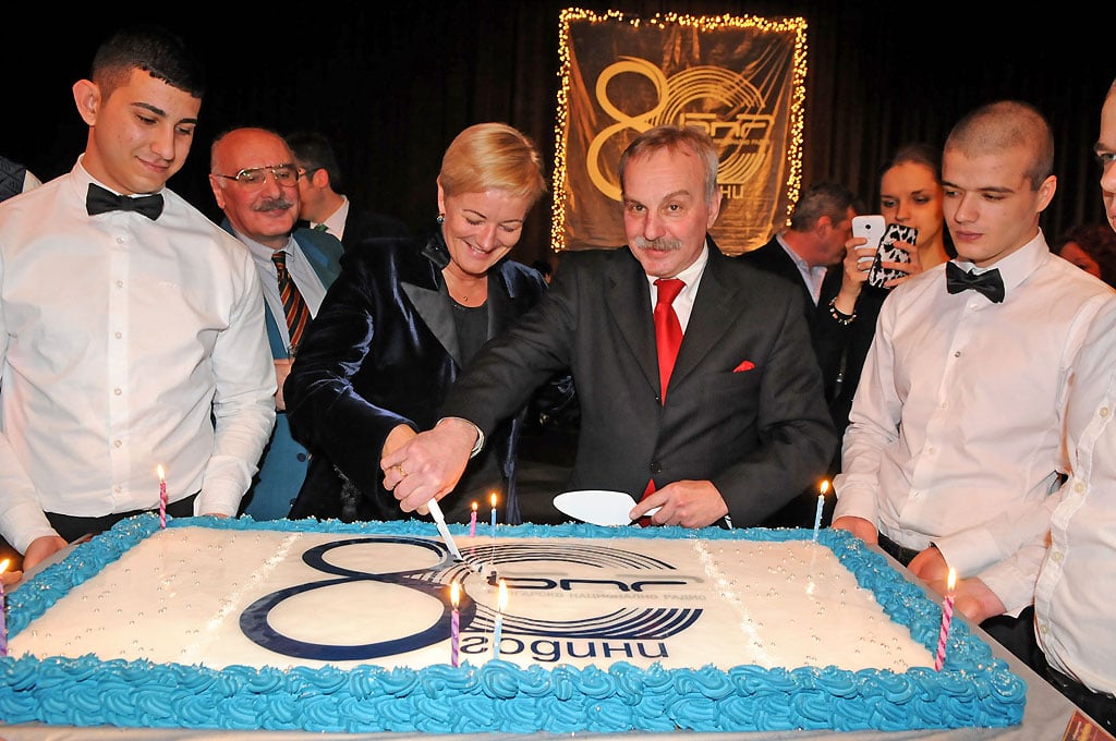 BNR-Cutting-the-Anniversary-Cake-with-DG-Radoslav-Yankulov.jpg